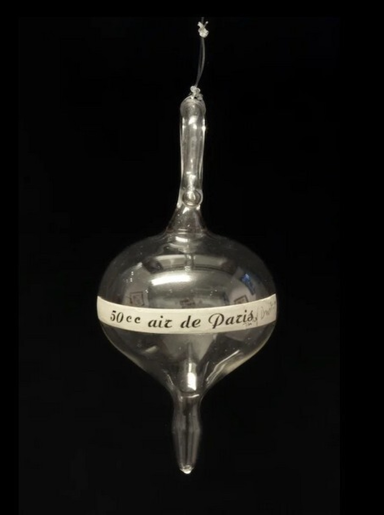 Zur Kostbarkeit wird dieses Werk von Marcel Duchamp auch durch den Preis.
