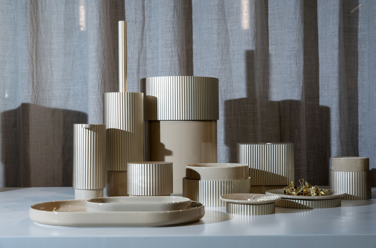 In der Serie OF.LINE vereint sich massives Aluminium mit Porzellan.