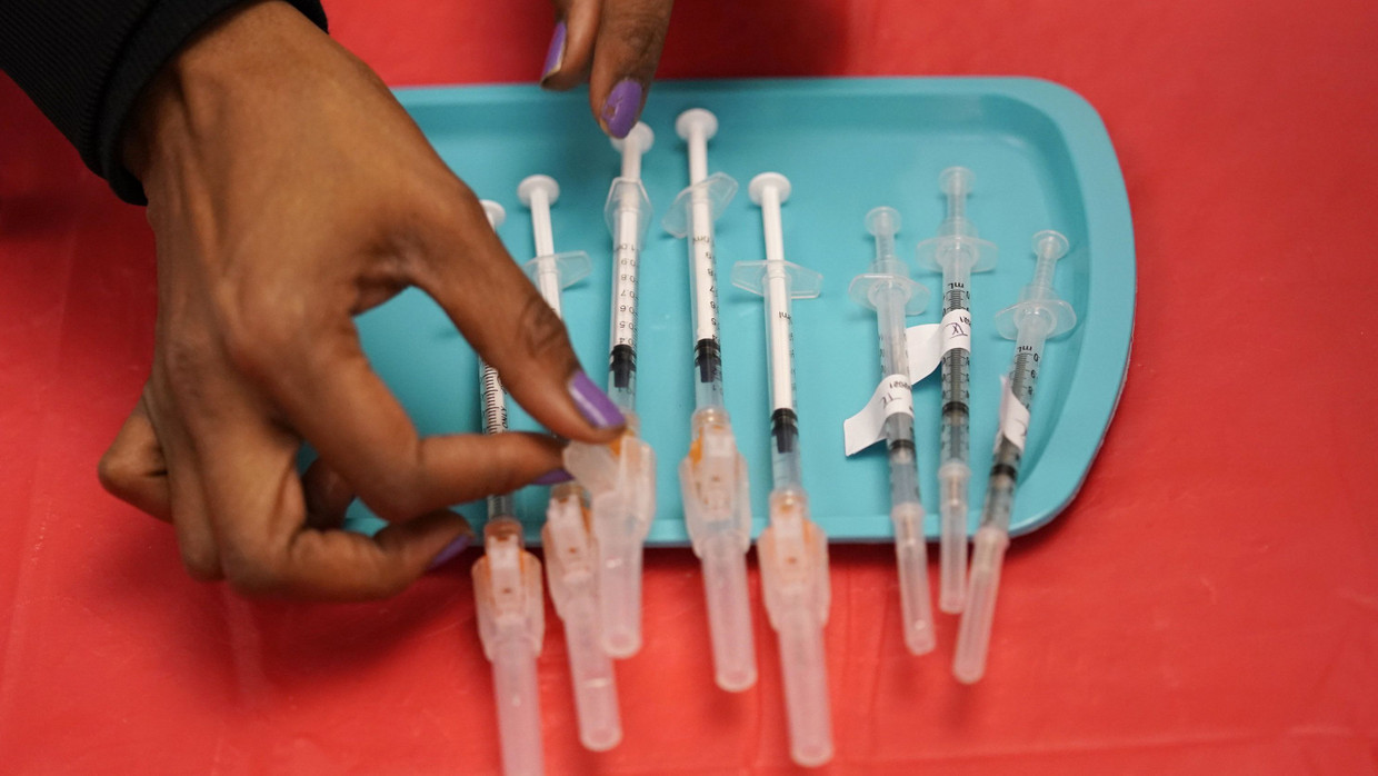 Bis Dienstag sind erst knapp 2,1 Millionen Booster-Impfungen verabreicht worden. Die Auffrischung wird derzeit jedoch für etwa 15 Millionen Menschen empfohlen.