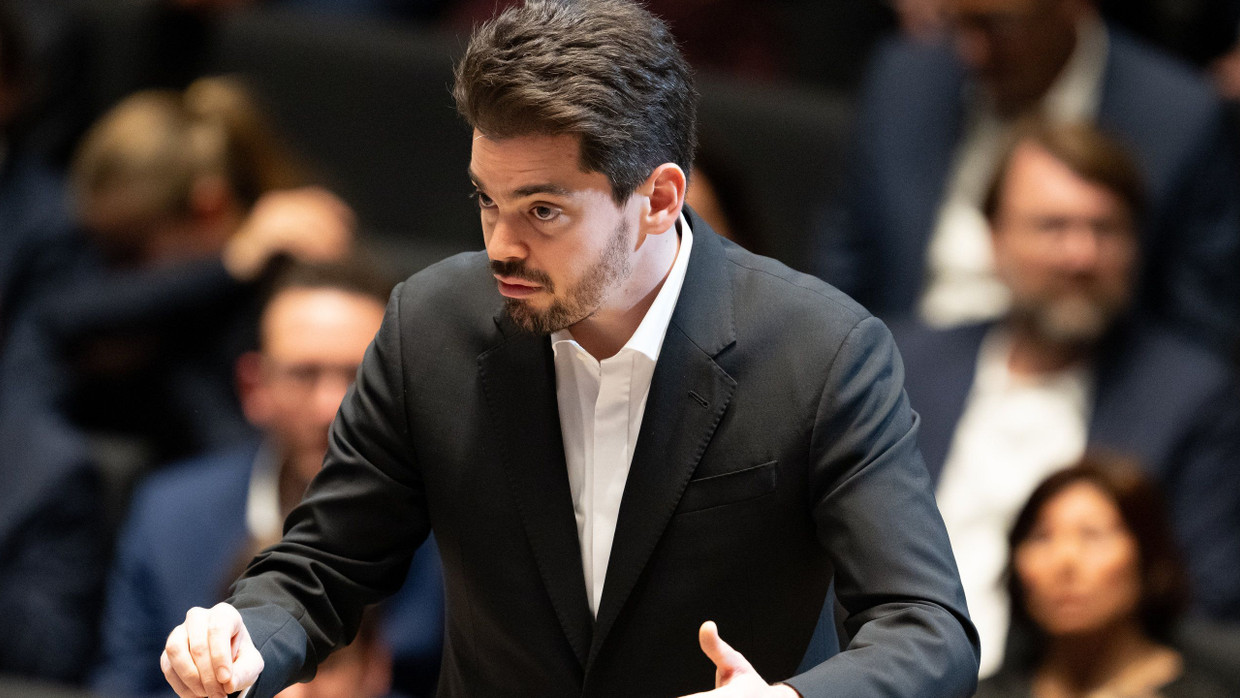 Lahav Shani learns solidarity from Berlin and Paris.