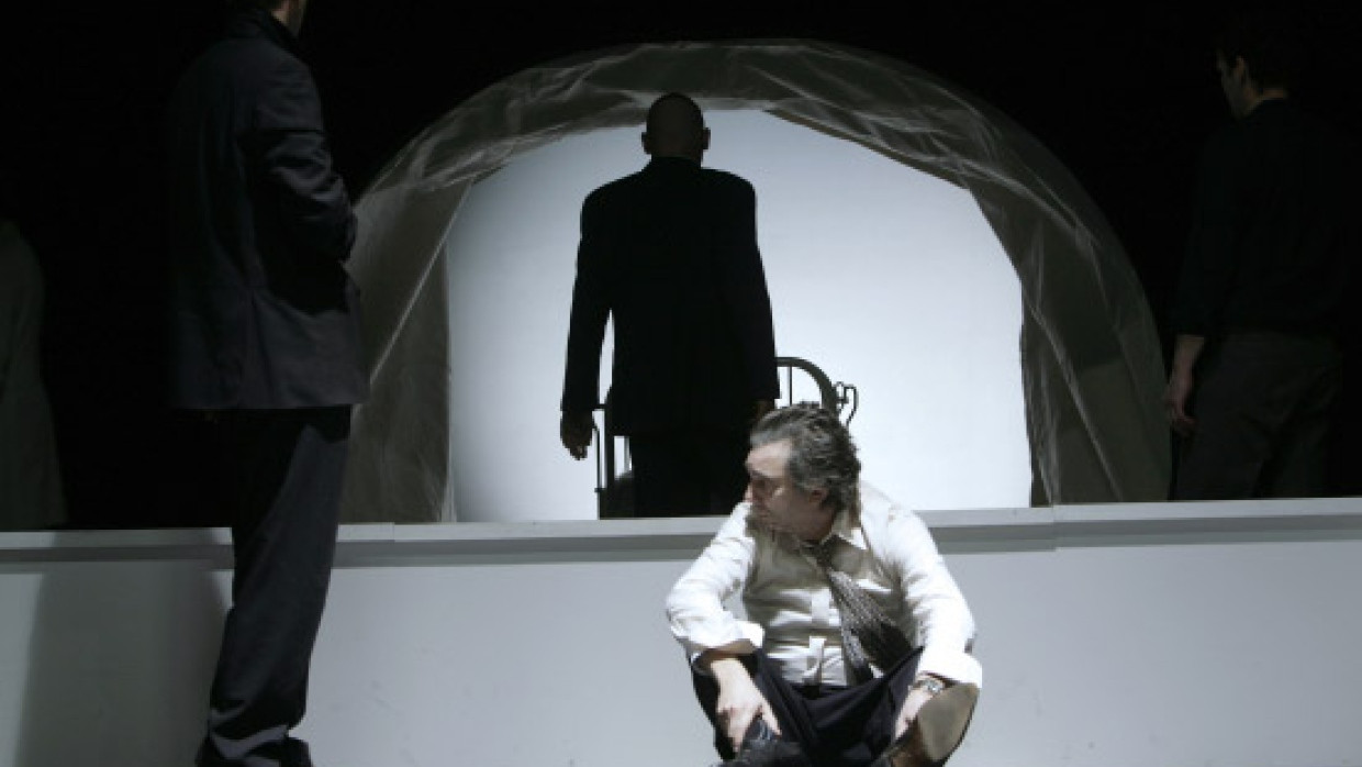 Bernard Rieux Postawa Wobec Dżumy Theater: „Die Pest“ von Camus: Unermüdlich im Kampf gegen das Böse