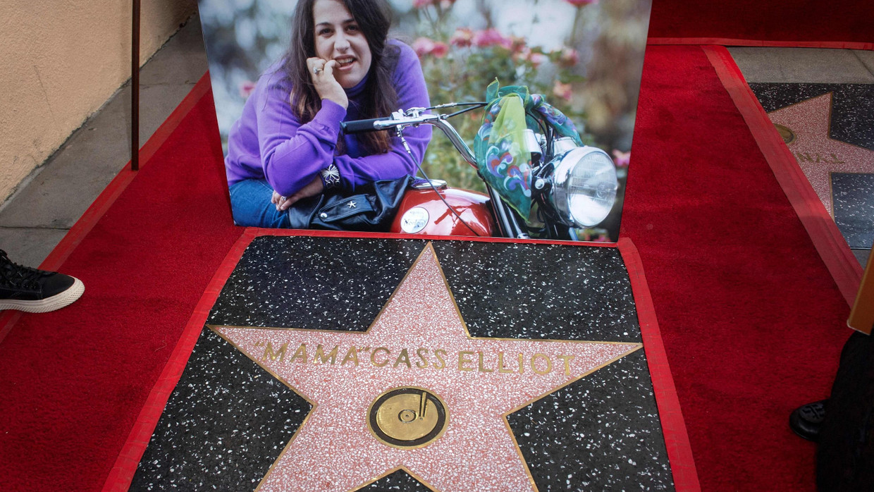 Cass Elliot „The Mamas & the Papas“Sängerin mit HollywoodStern geehrt