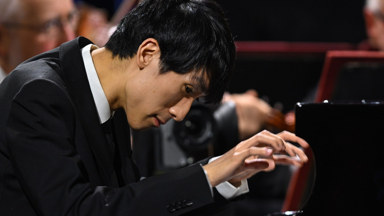 Eric Lu, ein in den USA geborener Sohn chinesischer Eltern, gewann am 23. Oktober 2025 in Warschau den 19. Internationalen Chopin-Wettbewerb