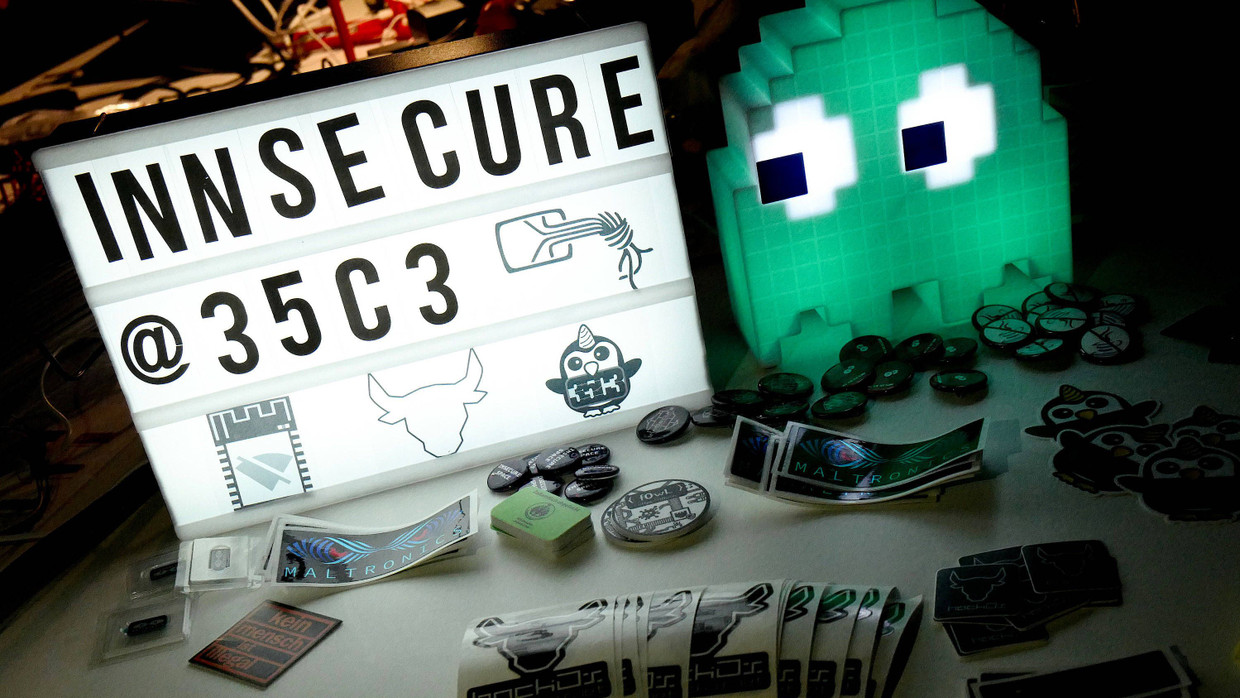 Die Datenkrake wirkt skeptisch: einstimmende Deko beim CCC in Leipzig