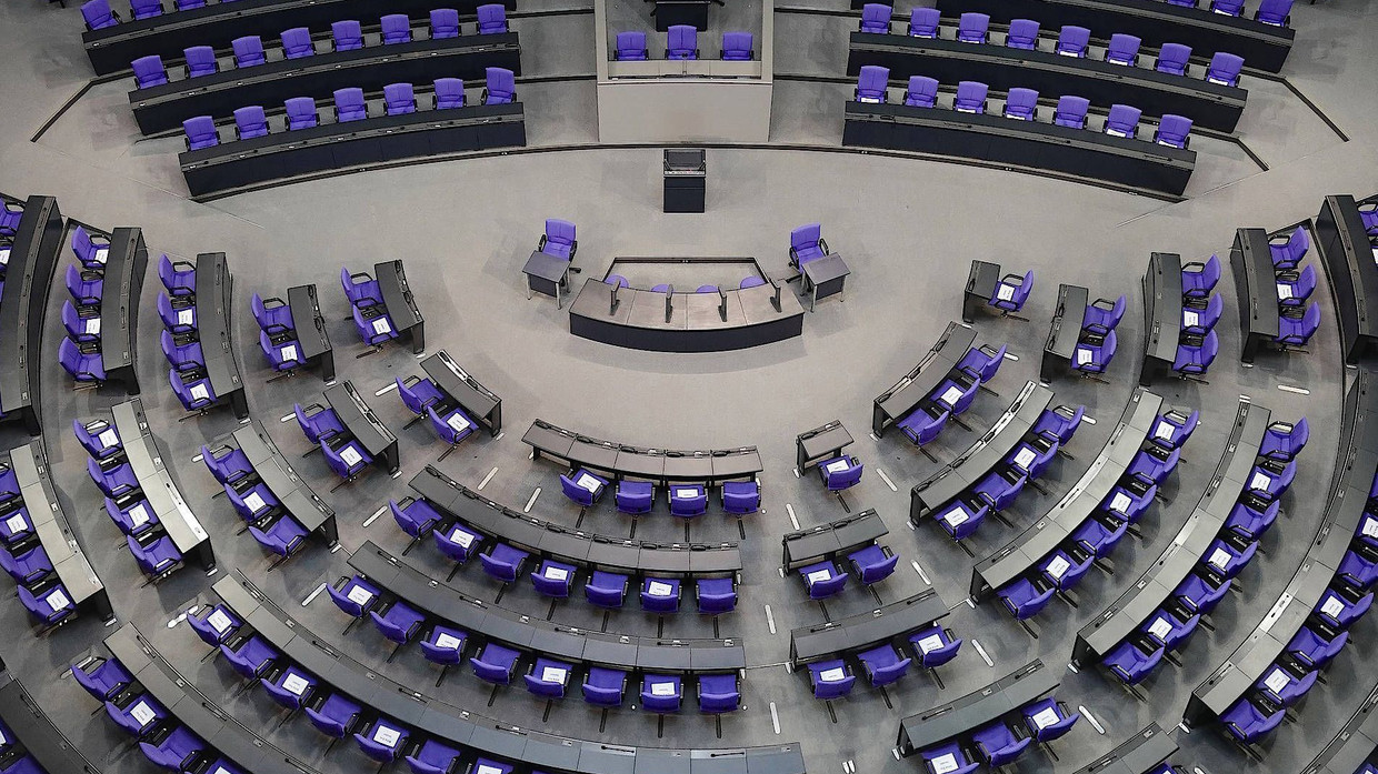 Blick in den leeren Plenarsaal des Deutschen Bundestags