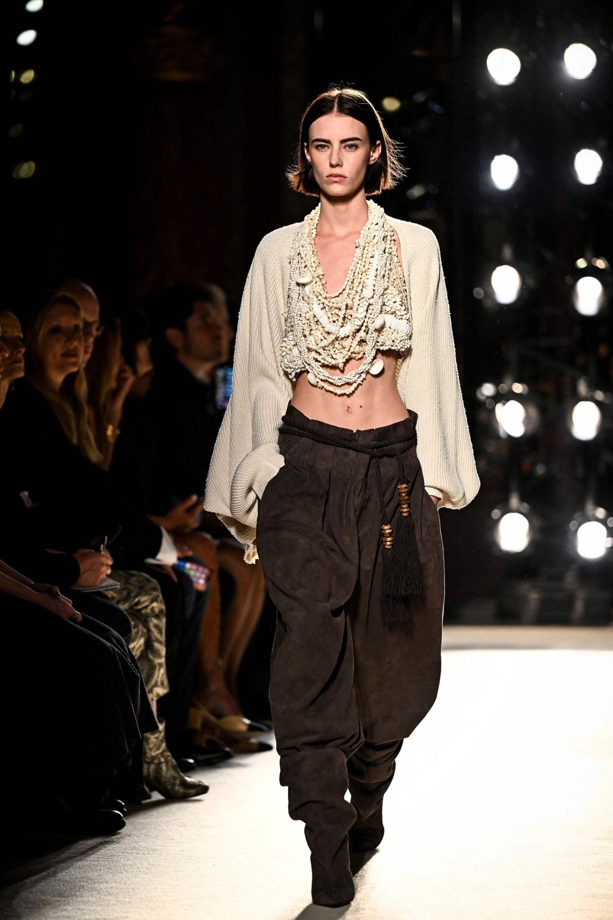 Entspannte Hosen auf dem Laufsteg für Balmain