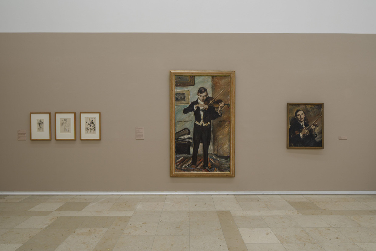 Blick in die Ausstellung: Die Porträts des jungen Geigenvirtuosen Andreas Weißgerber (1919) - stehend während und erschöpft nach der Porträtsitzung