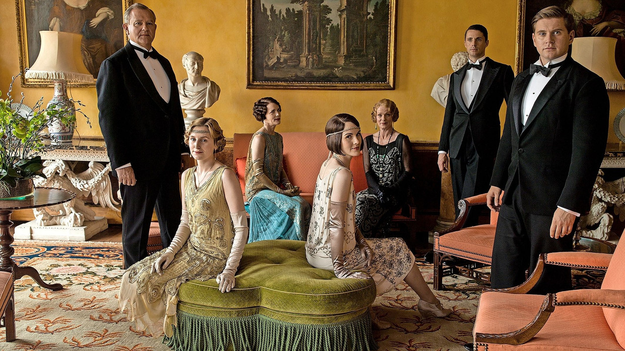 Perfekt ausstaffiert: Ensemblefoto aus „Downtown Abbey“