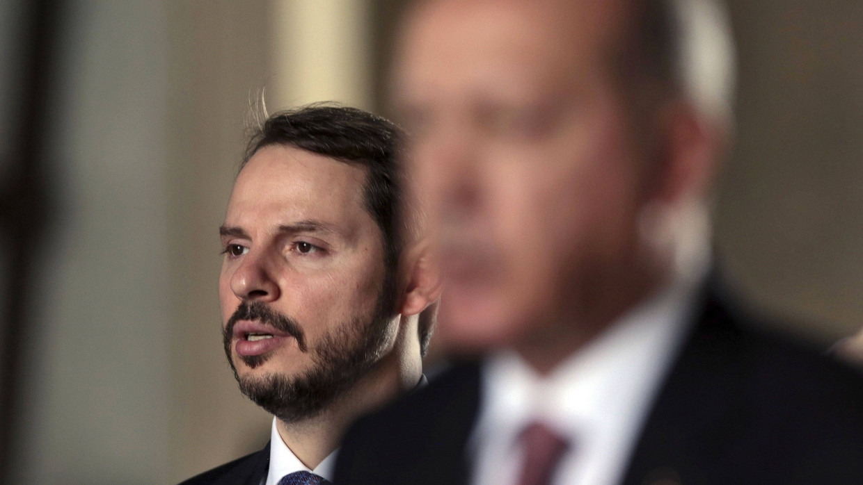 Der türkische Präsident Recep Tayyip Erdogan (rechts) und der türkische Finanzminister Berat Albayrak im August 2018