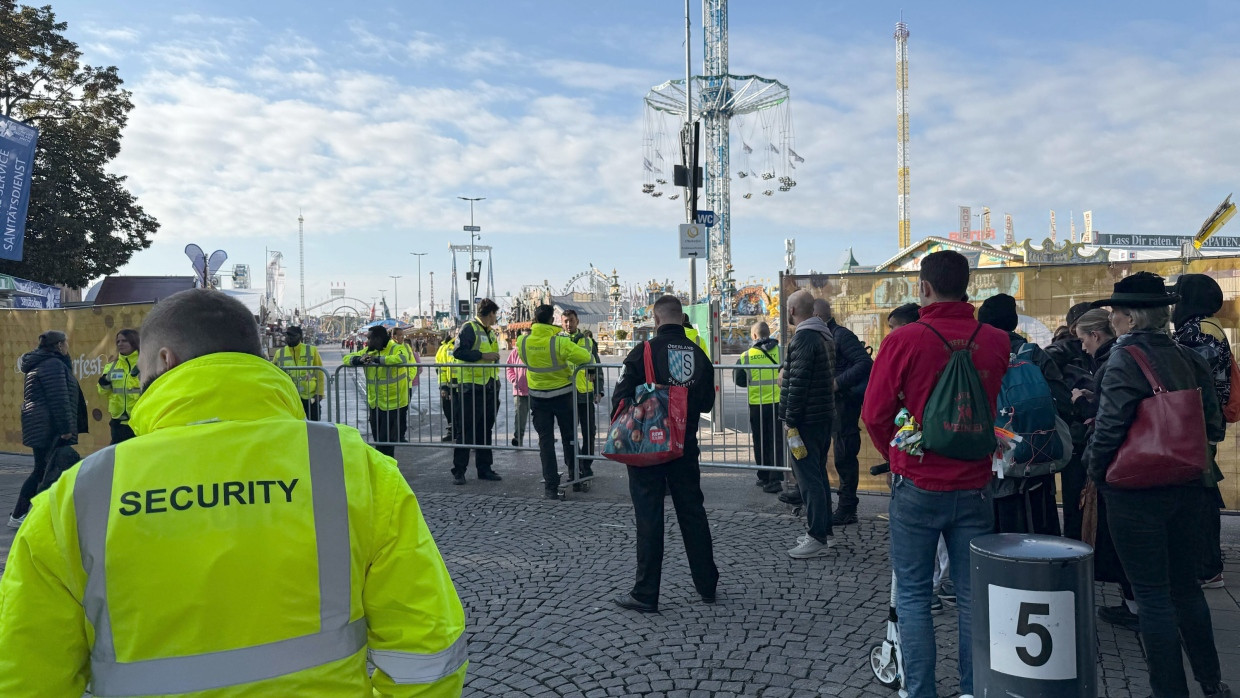 Das Gelände bleibt geschlossen: Die Wiesn am Mittwochmorgen