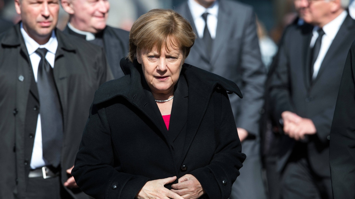 Trauerfeier für Westerwelle: Merkel: „Du wirst sehr fehlen“ | FAZ