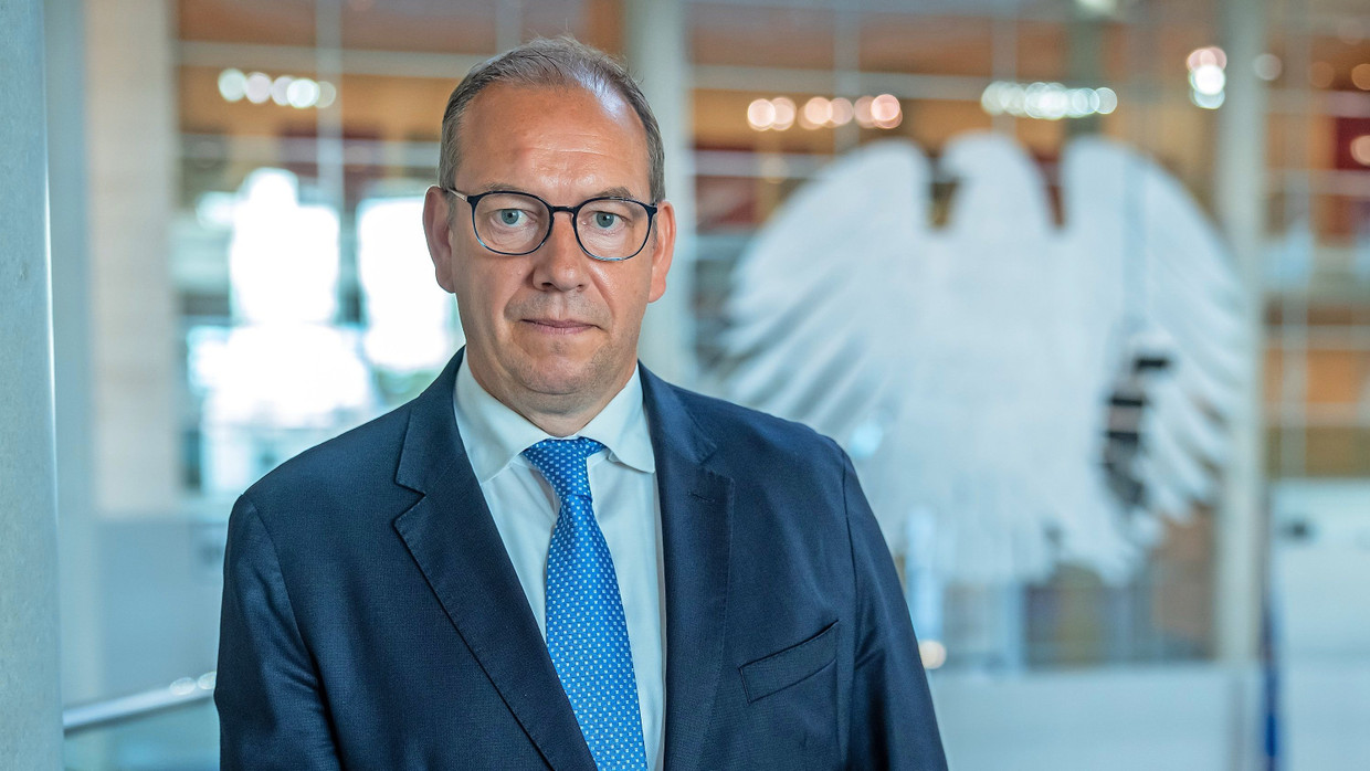 Henning Otte (CDU), military officer of the Bundestag