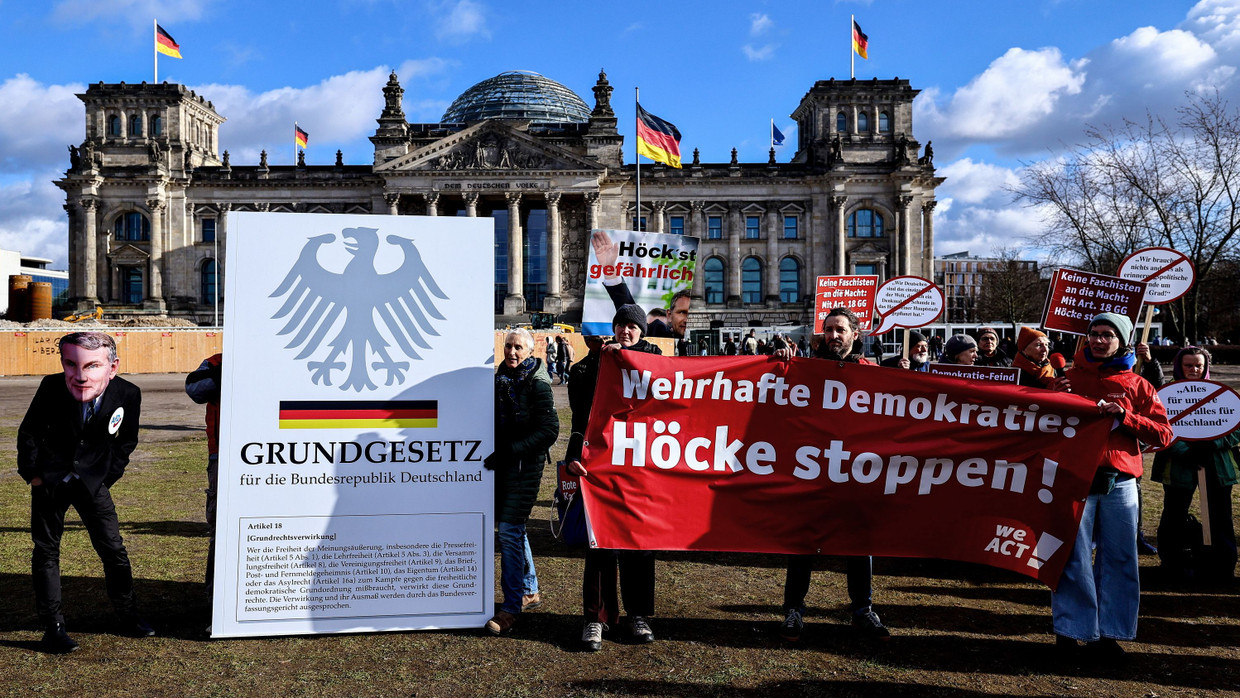 Demonstranten am Donnerstag vor dem Bundestag in Berlin. Demonstranten am Donnerstag vor dem Bundestag in Berlin.