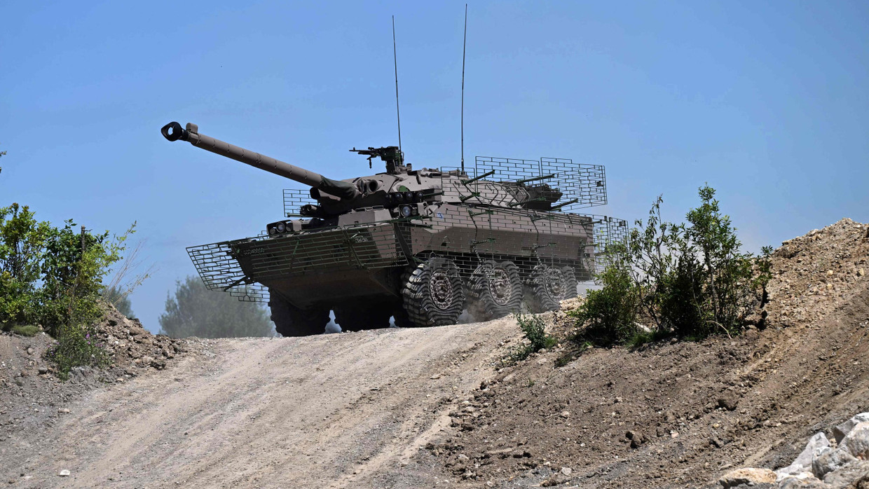 Spähpanzer: ein AMX-10 RC während einer Schau bei Paris Spähpanzer: ein AMX-10 RC während einer Schau bei Paris