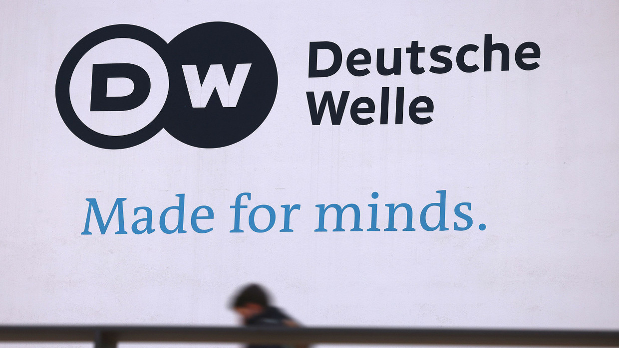 Vertreter der Deutschen Welle sollen Kanzler Olaf Scholz auf seiner Reise nach Russland begleiten.