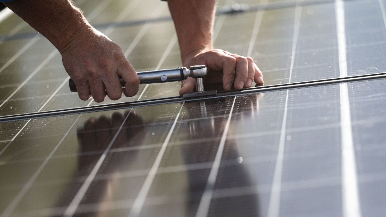 Montage eine Photovoltaik-Moduls