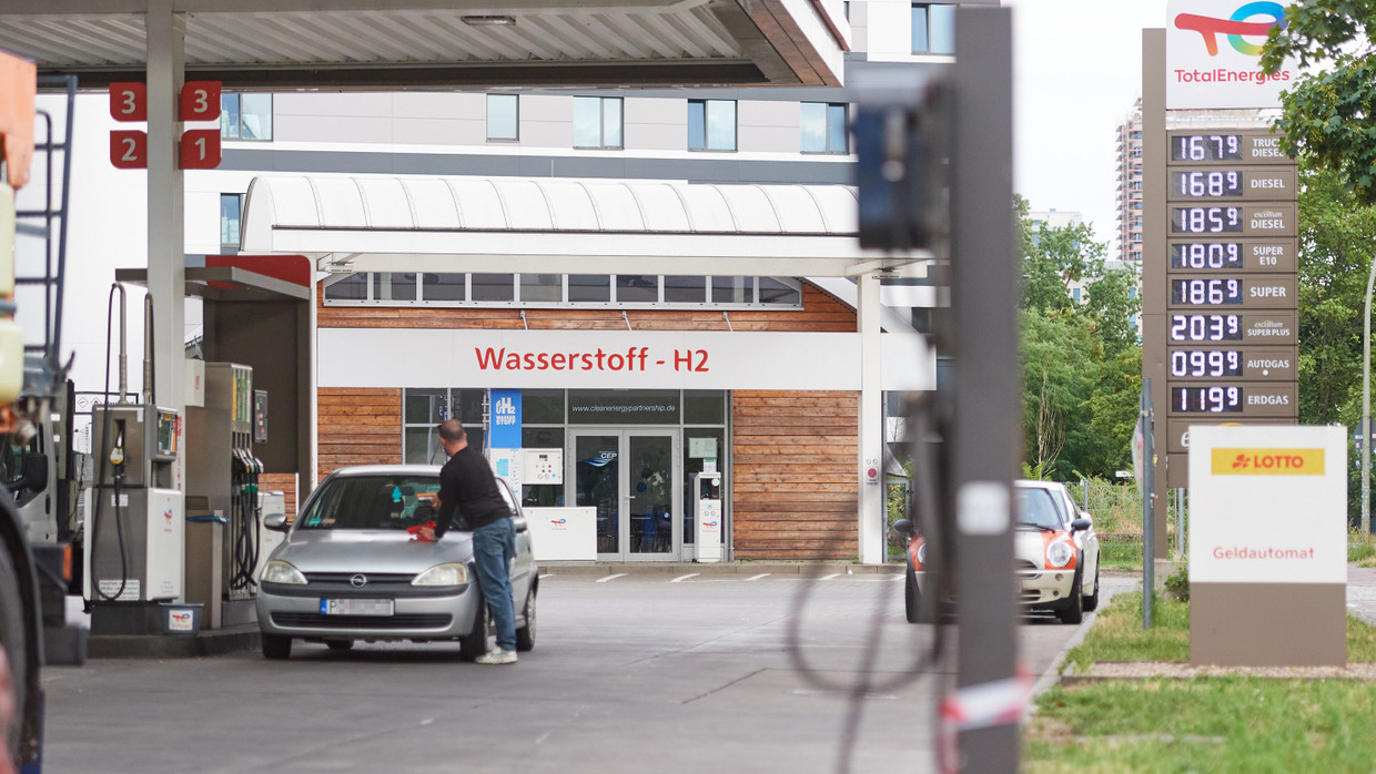 Besonders an den Tankstellen macht sich die Teuerung bemerkbar.