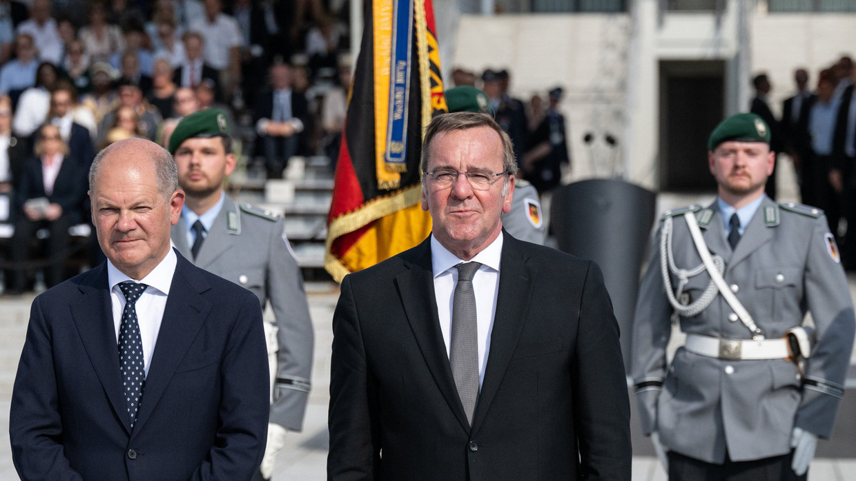 Die SPD-Spitze stärkt ihnen den Rücken: Bundeskanzler Olaf Scholz und Verteidigungsminister Boris Pistorius am 20. Juli im Bendlerblock in Berlin.