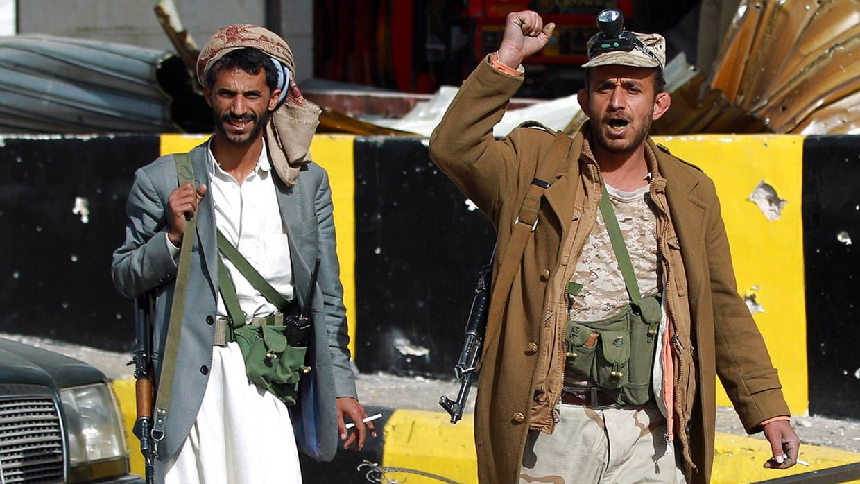 Anhänger der schiitischen Huthi-Miliz in den Straßen Sanaas