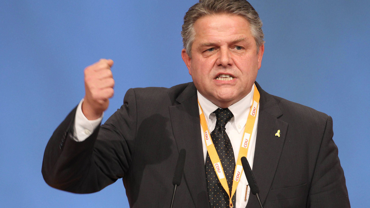 Quittung: Willsch hat sich gegen Merkels Euro-Kurs gestellt und verliert jetzt seinen Sitz im Haushaltsausschuss Quittung: Willsch hat sich gegen Merkels Euro-Kurs gestellt und verliert jetzt seinen Sitz im Haushaltsausschuss