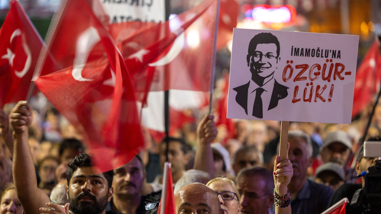 CHP-Anhänger demonstrieren Anfang September für die Freilassung Imamoğlus.