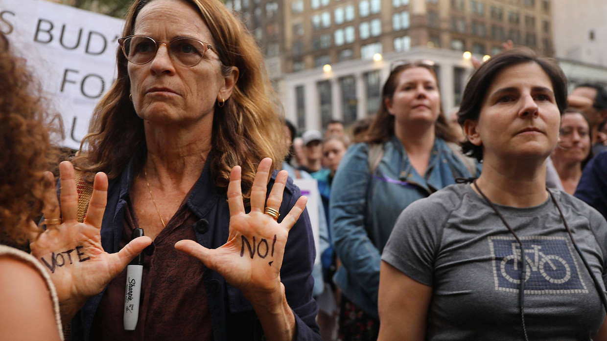 „Stimm´ mit nein“: Frauen in Brooklyn demonstrieren gegen die Bestätigung von Brett Kavanaugh zum Supreme Court