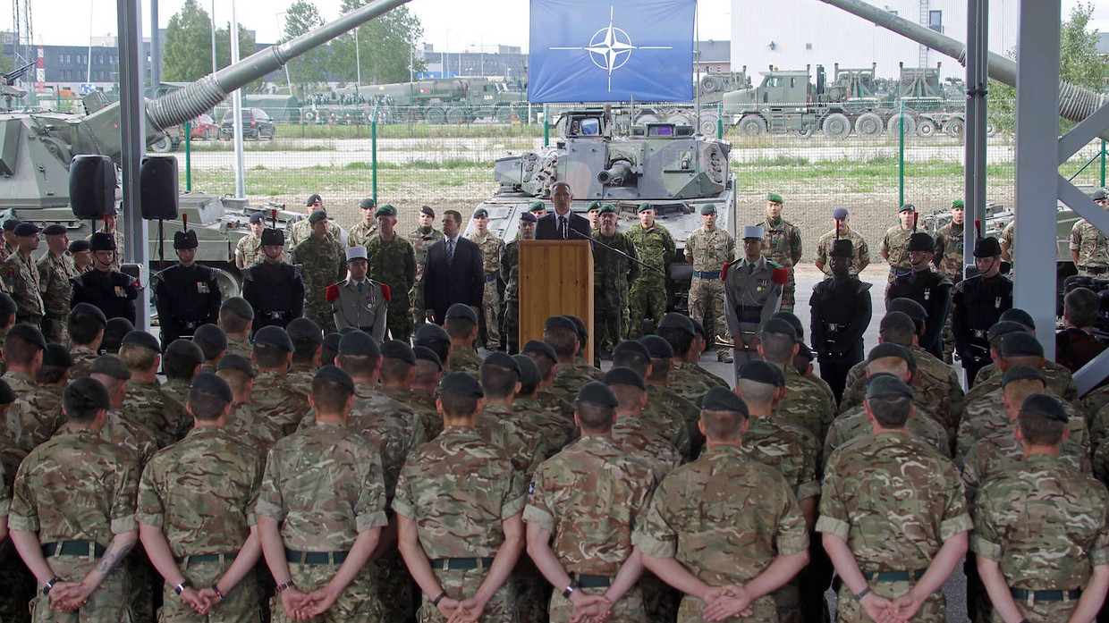 Martialische Auftritte wie im September in Estland sind noch möglich, aber die Verteidigungsbereitschaft der Nato lässt zu Wüschen übrig. Martialische Auftritte wie im September in Estland sind noch möglich, aber die Verteidigungsbereitschaft der Nato lässt zu Wüschen übrig.