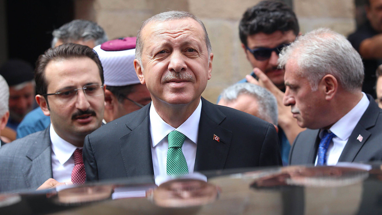 Freut sich wohl über die Strafzölle, weil sie sein Wunsch nach einem Präsidialsystem befeuern könnten: Türkeis Staatschef Erdogan Freut sich wohl über die Strafzölle, weil sie sein Wunsch nach einem Präsidialsystem befeuern könnten: Türkeis Staatschef Erdogan