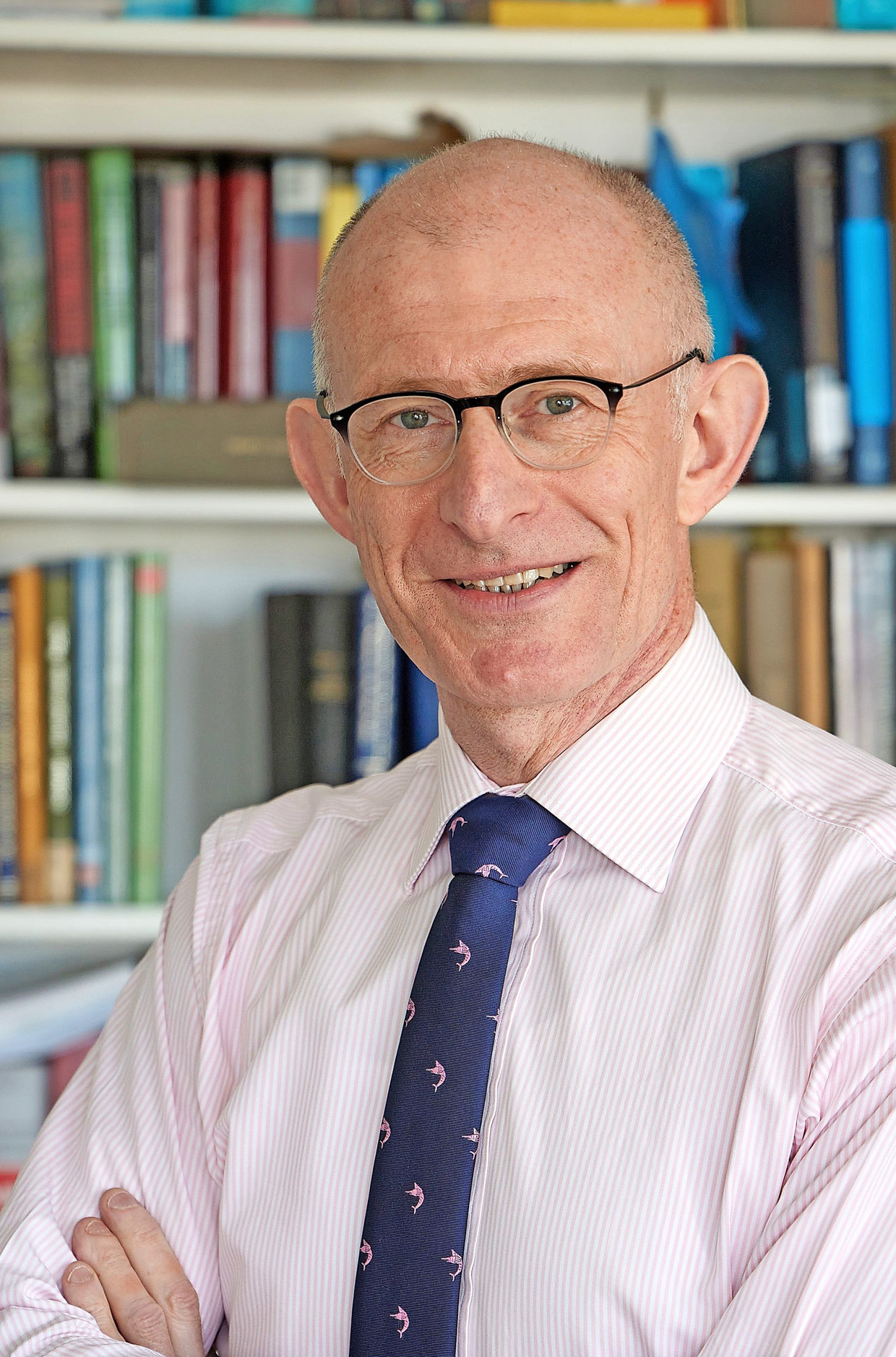 Stefan Talmon ist Professor für Öffentliches Recht, Völkerrecht und Europarecht an der Universität Bonn. Er arbeitet zudem als Rechtsanwalt in London und vertritt unter anderem Myanmar gegen den Vorwurf des Genozids an den Rohingyas vor dem Internationalen Gerichtshof.