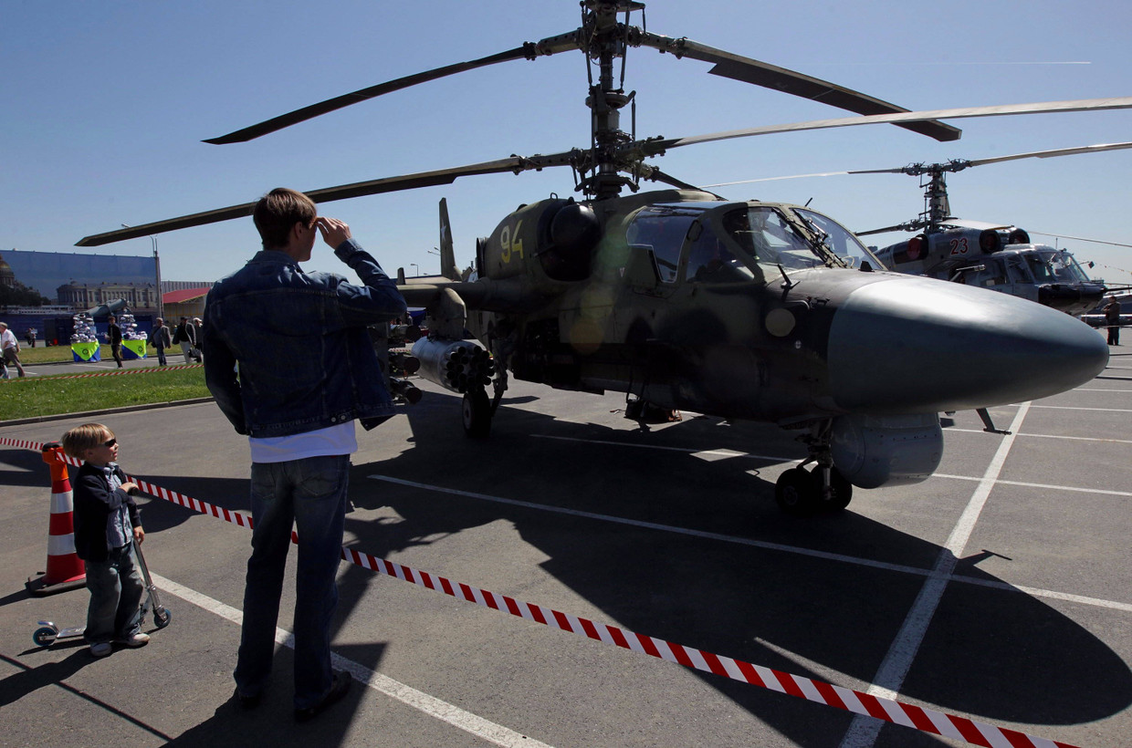 Ein russischer Kampfhubschrauber des Typs „Alligator“ bei einer Militärschau in St. Petersburg 2011