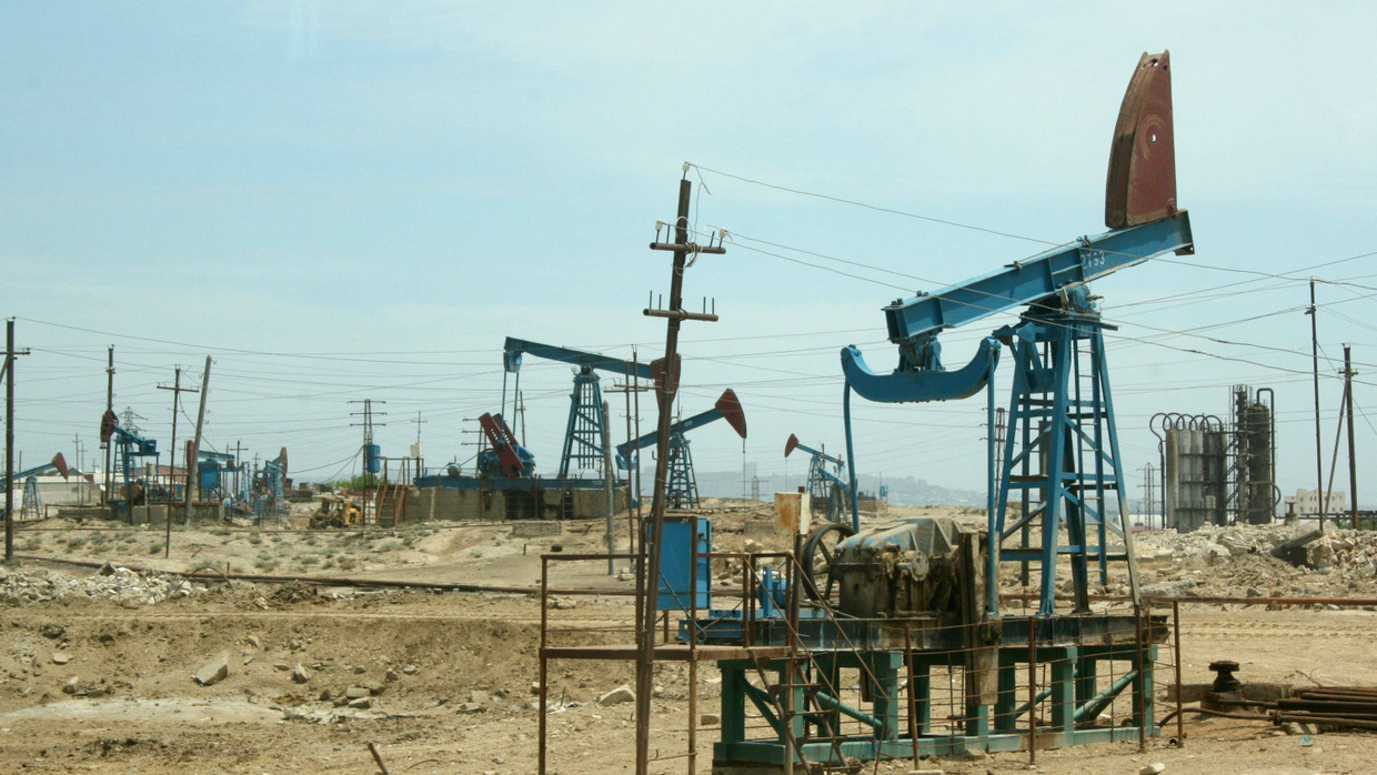 Ölförderanlagen bei Baku: Aus Aserbaidschan hätte durch die Pipeline Nabucco Gas nach Europa kommen sollen. Ölförderanlagen bei Baku: Aus Aserbaidschan hätte durch die Pipeline Nabucco Gas nach Europa kommen sollen.