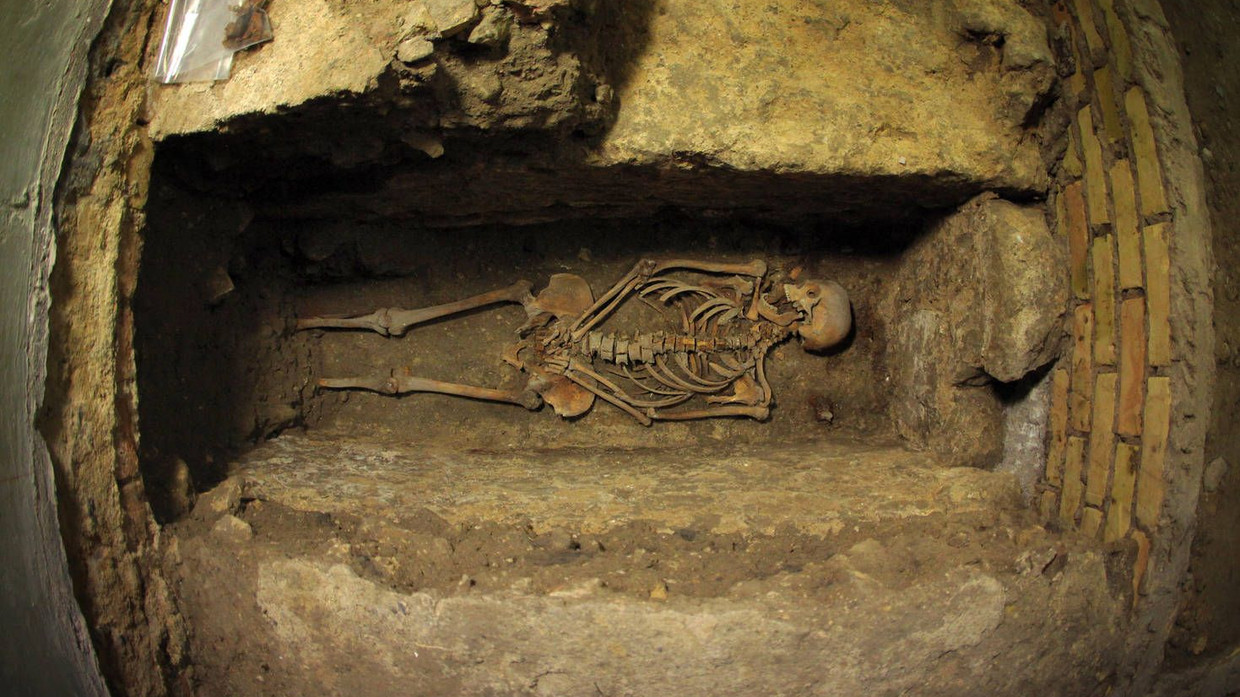 Aus der Zeit Karls des Großen: Grab unter der Mainzer Kirche St. Johannis Aus der Zeit Karls des Großen: Grab unter der Mainzer Kirche St. Johannis