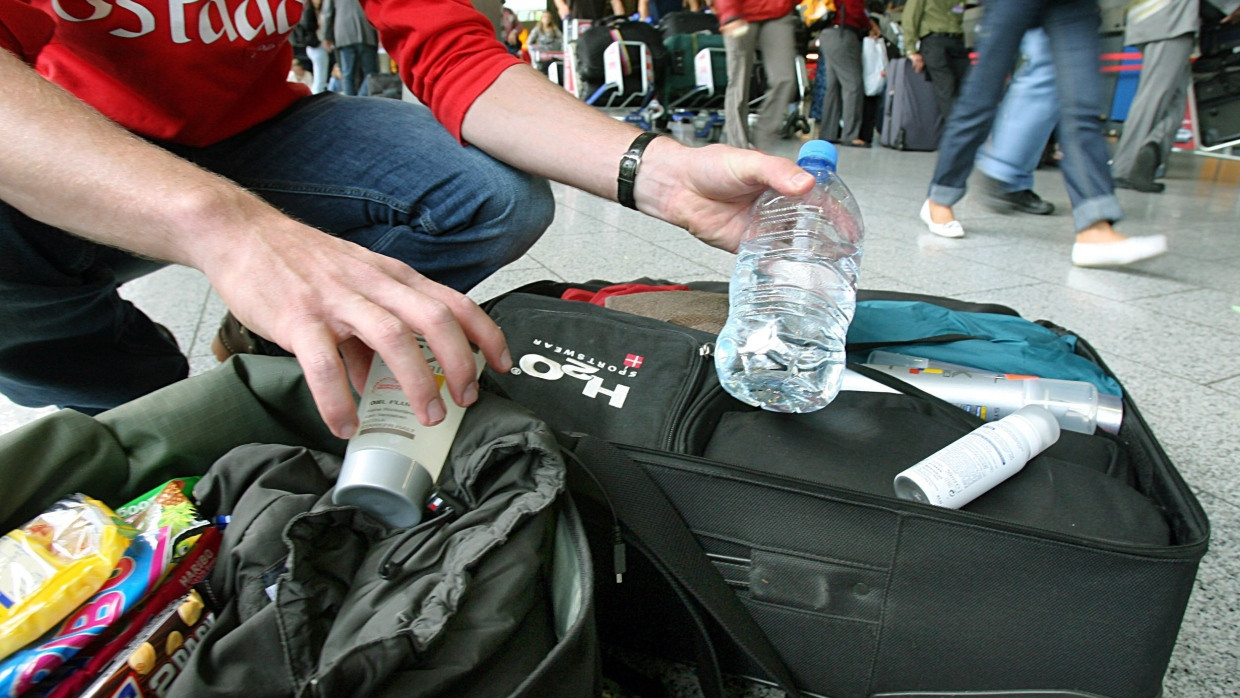 Flughafen Frankfurt: Sind bald größere Flaschen im Handgepäck erlaubt ...