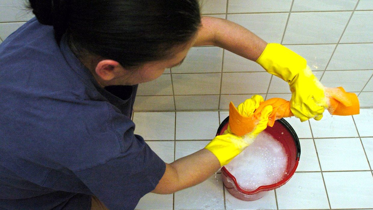 Suche Putzfrau Auf 450 Euro Basis Legale Reinigungskräfte: Eine Putzfrau für 12,90 Euro – ohne Schwarzarbeit