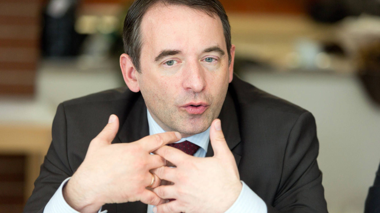 Ausziselierte Stellungnahme zum Fall Höcke: Ralph Lorz, Kultusminister Hessens Ausziselierte Stellungnahme zum Fall Höcke: Ralph Lorz, Kultusminister Hessens