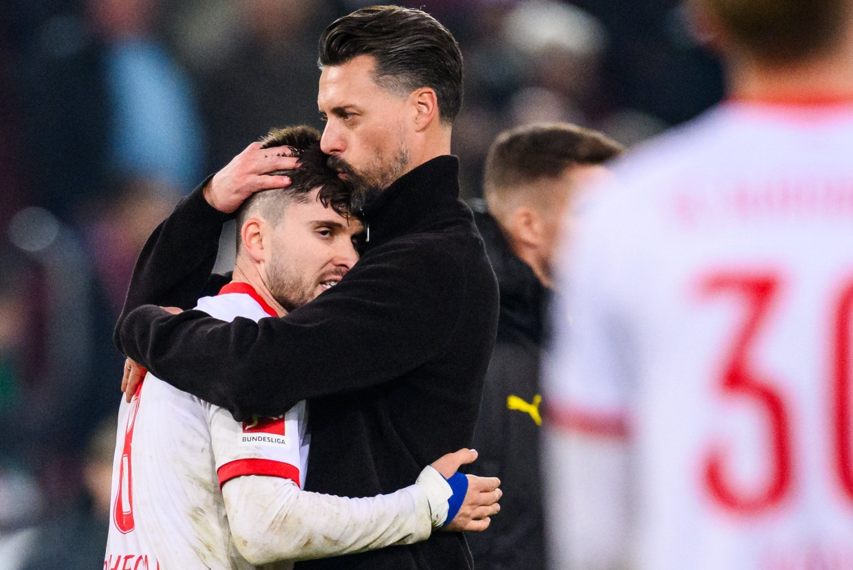 Sandro Wagner tröstet Elvis Rexhbeçaj