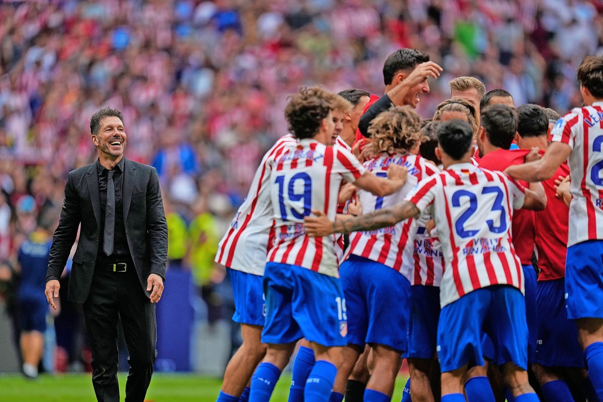 Vorrübergehender Glücksmoment gegen Real Madrid: Atlético-Trainer Diego Simeone und seine Spieler jubeln über einen 5:2-Erfolg.