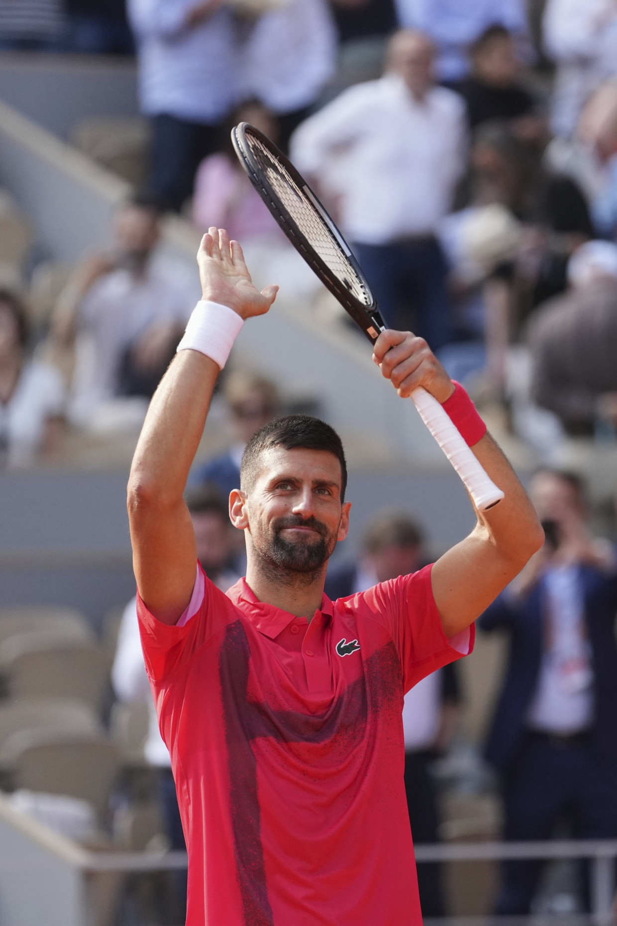 „So einer wird nie Außenseiter sein“, sagt Zverev über Djokovic.