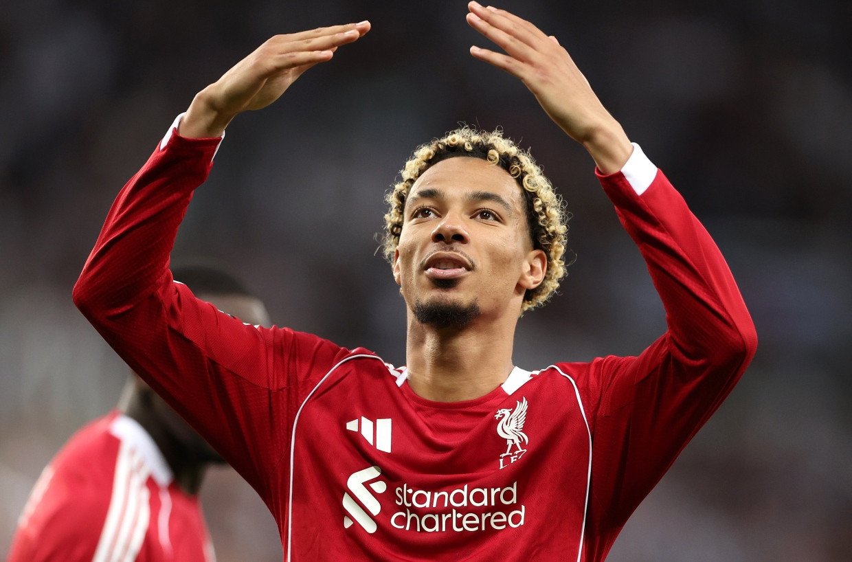 Der Neuzugang von Liverpool, Hugo Ekitiké, jubelt nach seinem Tor gegen Newcastle United.
