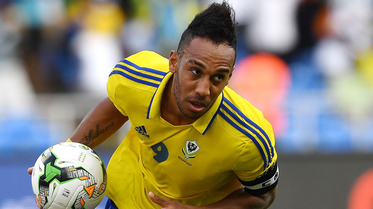 Pierre-Emerick Aubameyang im Jahr 2017 nach einem erfolgreichen Elfmeter für Gabun.