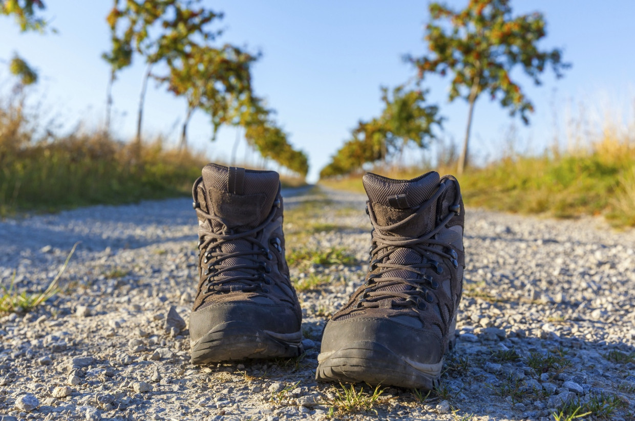 Wird das Laufen mit den Jahren spannender? Unsere Autorin ist jedenfalls gerne in Wanderschuhen unterwegs.