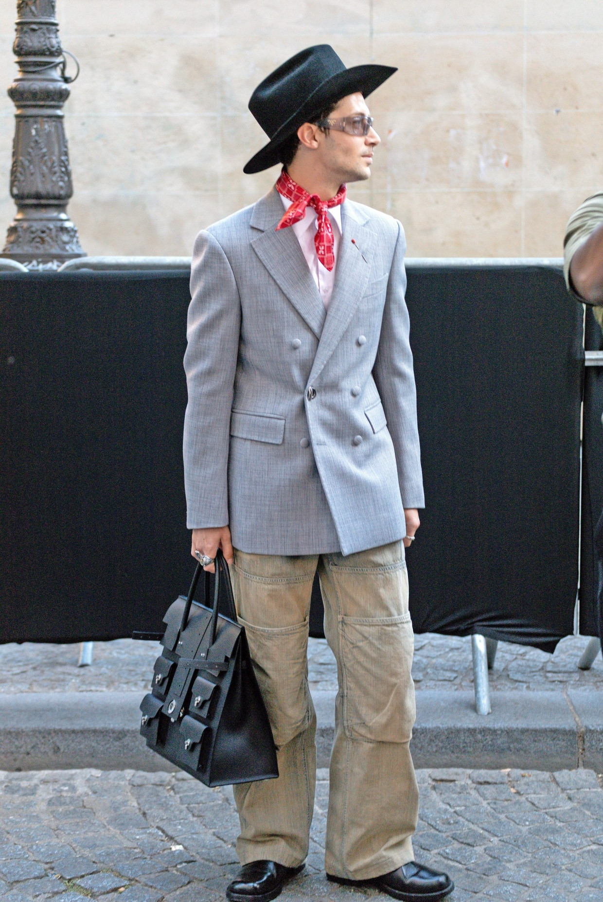 Pfadfinder oder Cowboy: Das Tuch lässt sich vielfältig drapieren.