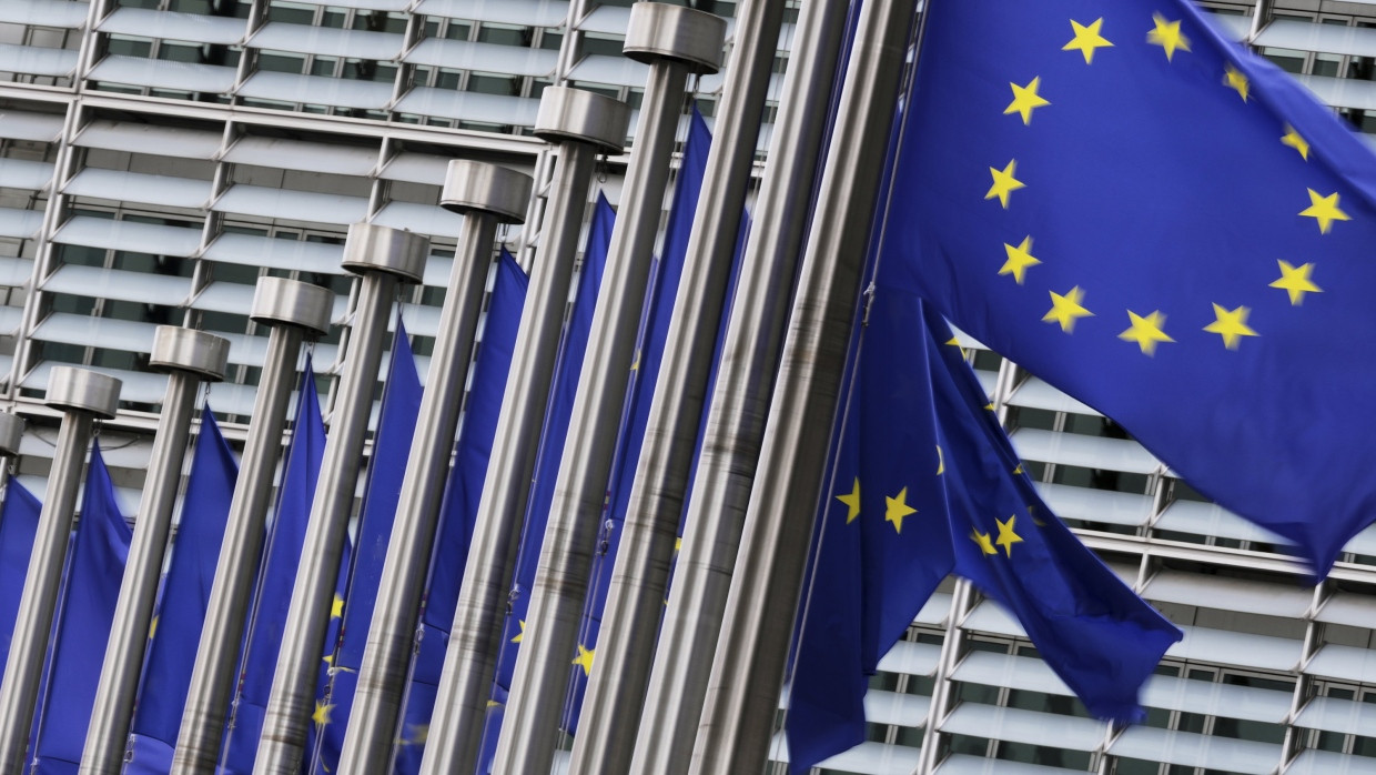 Die Flaggen der Europäischen Union vor dem EU-Hauptquartier in Brüssel.