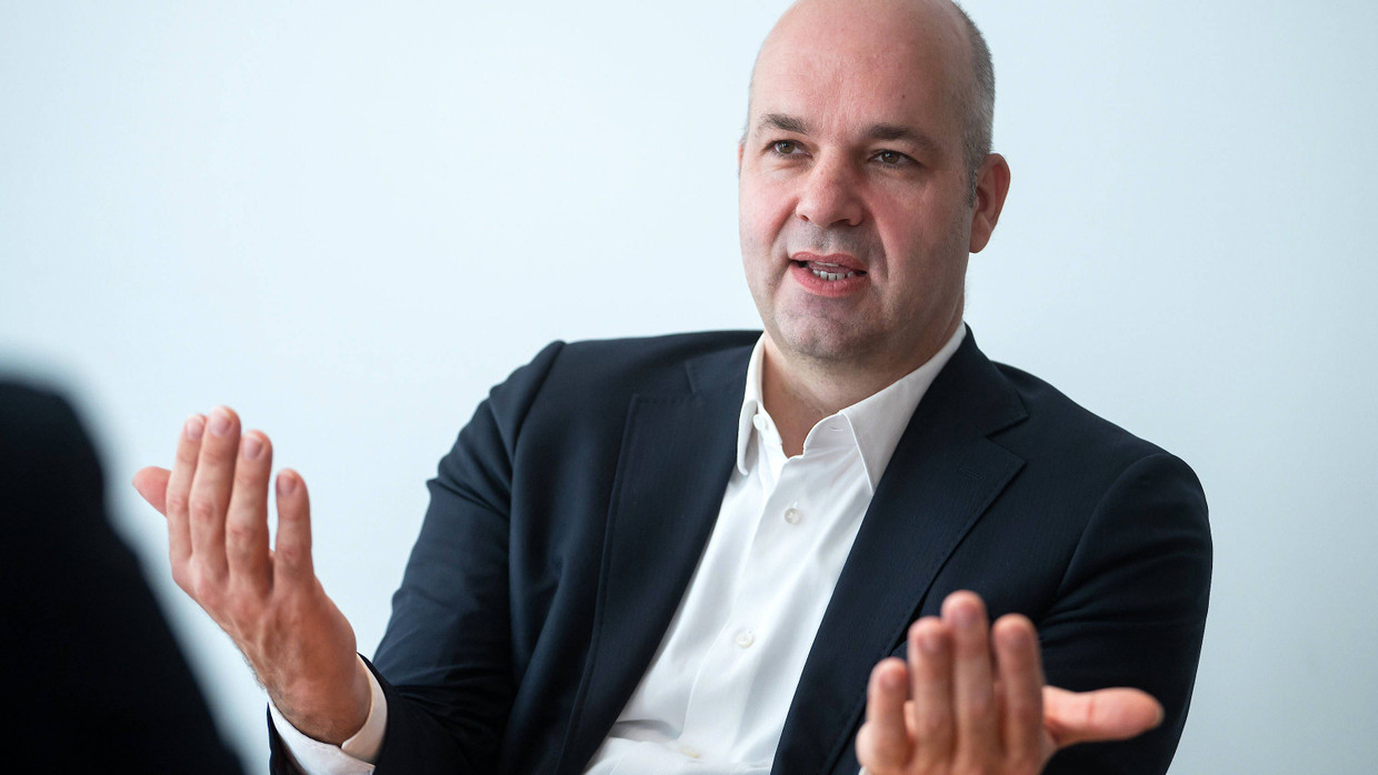 Marcel Fratzscher, Präsident des Deutschen Instituts für Wirtschaftsforschung (DIW), während eines Interviews in seinem Büro.