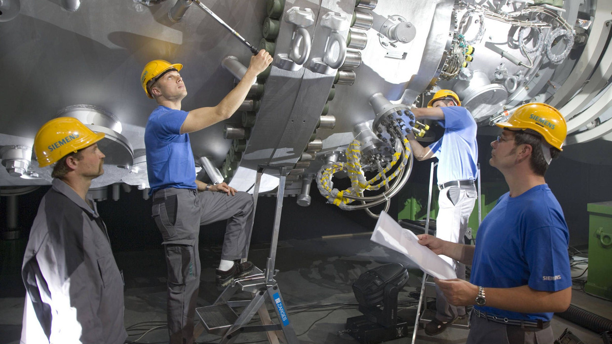 Zehn Jahre lang haben Siemens-Ingnieure an der Gasturbine getüftelt. Zehn Jahre lang haben Siemens-Ingnieure an der Gasturbine getüftelt.