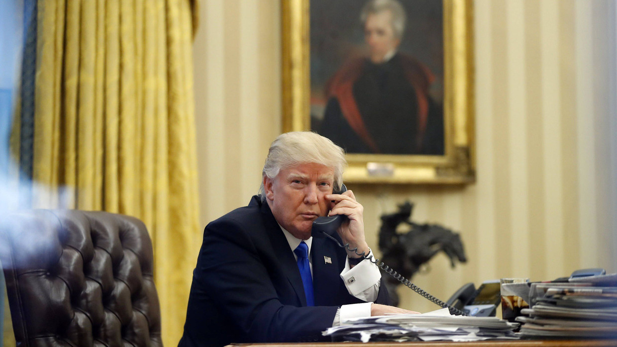 Donald Trump am Telefon: Haben die Handelsdefizite Amerikas Wachstum geraubt?