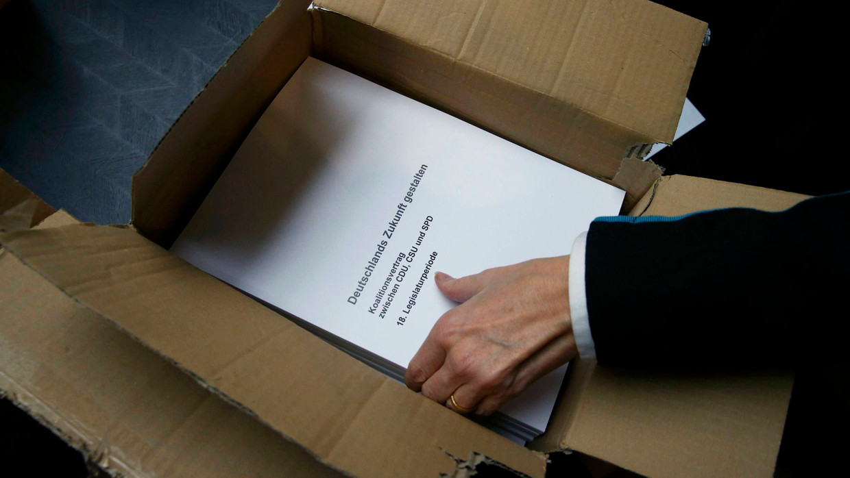 Erste Kopien des Koalitionsvertrags am Mittwoch in Berlin Erste Kopien des Koalitionsvertrags am Mittwoch in Berlin