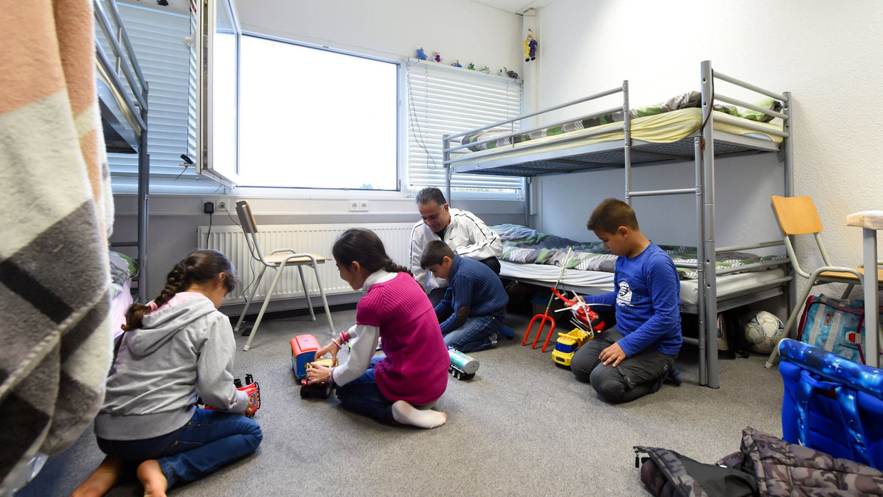 Für Flüchtlinge werden auch in einem Gewerbegebiet Unterkünfte geschaffen, hier in Baden-Württemberg Für Flüchtlinge werden auch in einem Gewerbegebiet Unterkünfte geschaffen, hier in Baden-Württemberg