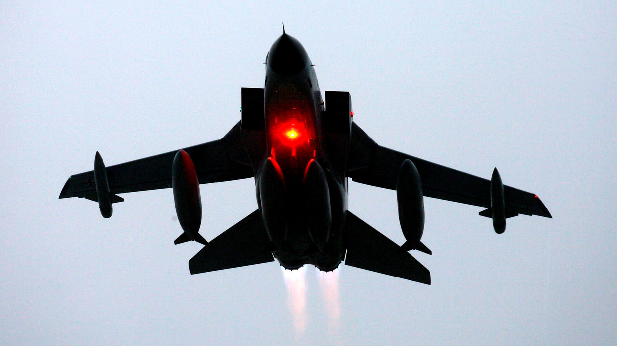 Ein „Tornado“-Aufklärungsjet startet von Luftwaffenstützpunkt in Jagel (Schleswig-Holstein) Ein „Tornado“-Aufklärungsjet startet von Luftwaffenstützpunkt in Jagel (Schleswig-Holstein)
