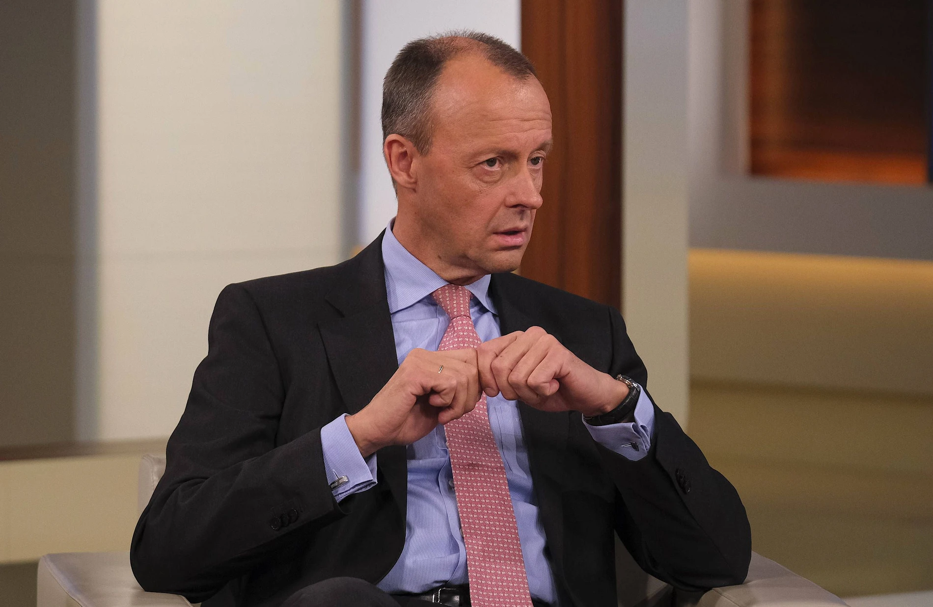 Merz: CDU hat AfD-Aufstieg mit „Achselzucken“ hingenommen | FAZ